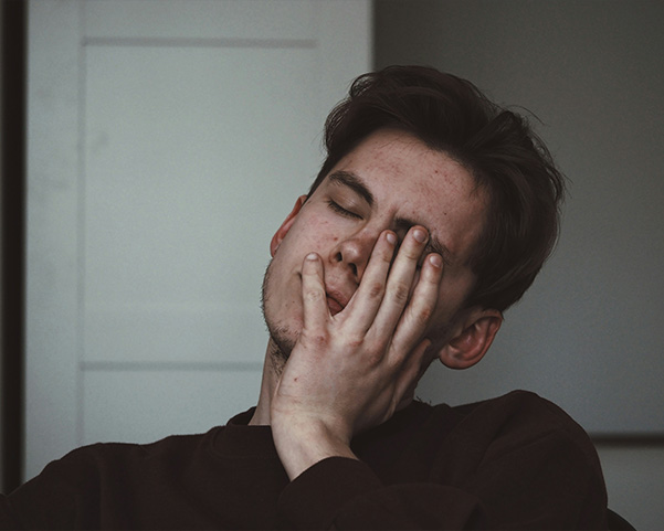 Quando la mente rallenta: tra fatigue, brain fog e bradifrenia